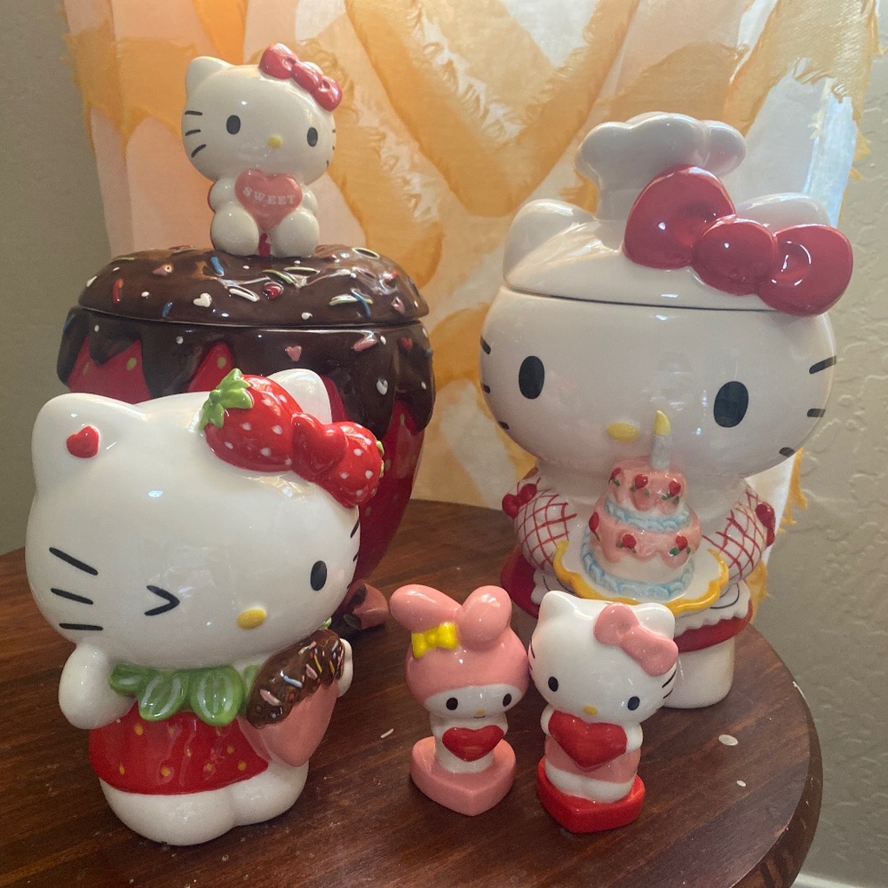 Sanrio Hello Kitty Strawberry and Heart Ceramic Bundle